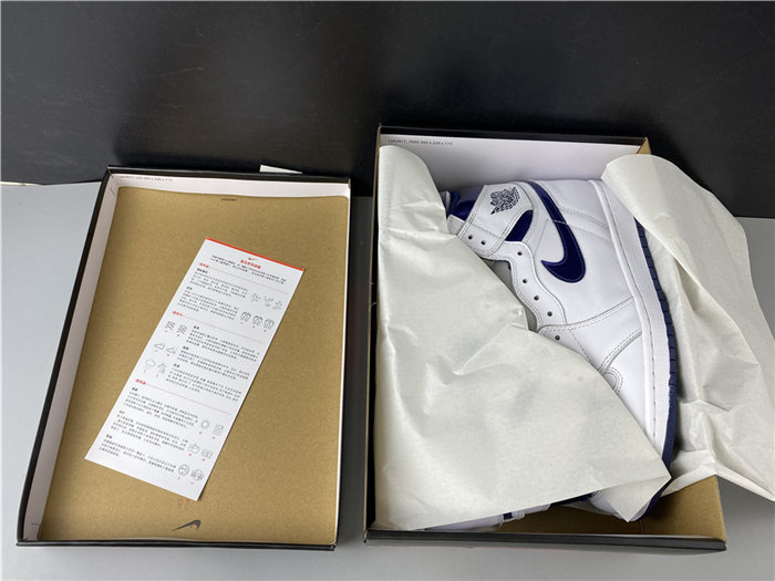 Jordan1 Retro Metallic Navy 555088-106