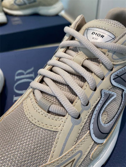 DR B30 Sneakers
