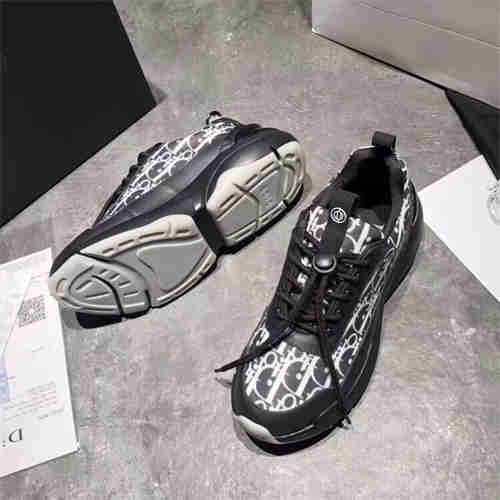 DR Sneaker