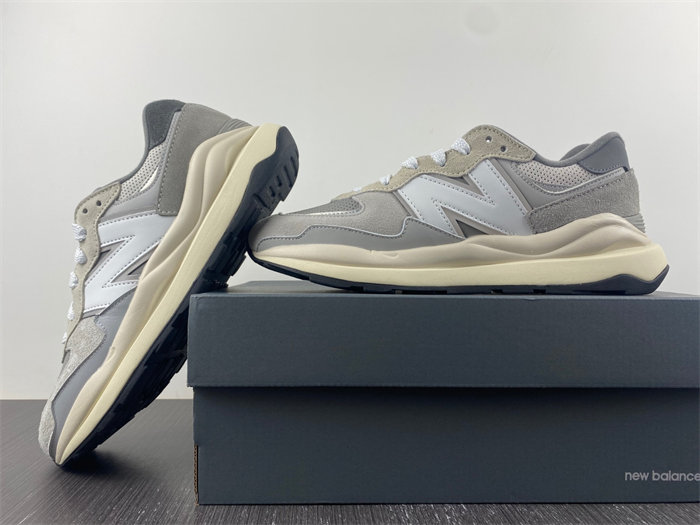 new Ba1an*e 57/40 grey day m5740ta