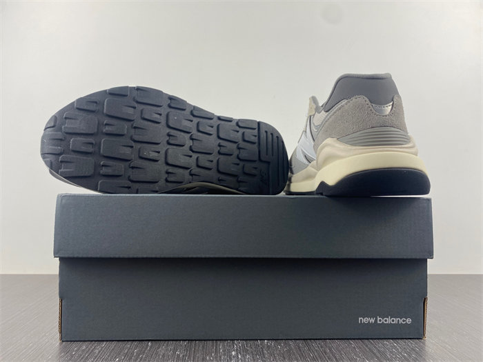 new Ba1an*e 57/40 grey day m5740ta