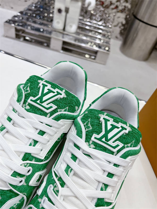 LV024