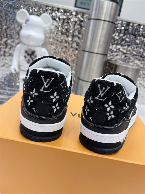 LV027