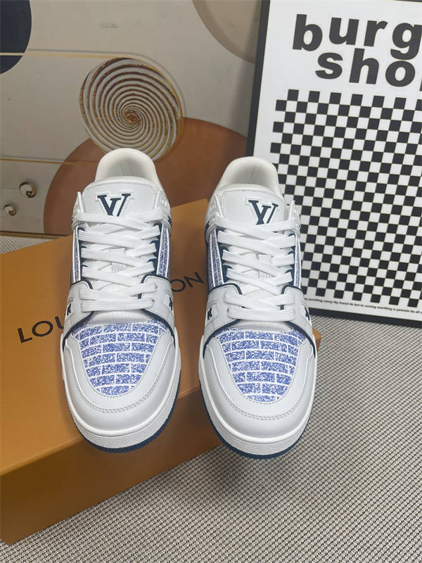 LV052