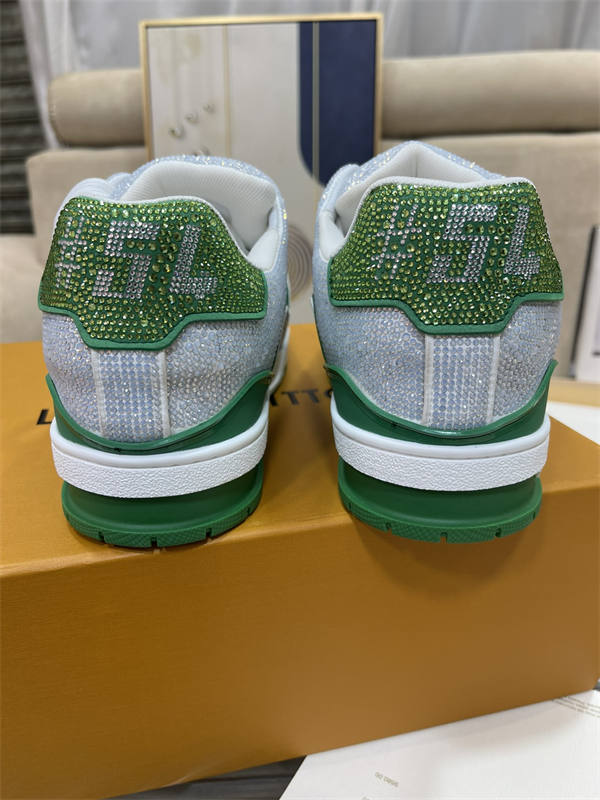 LV077