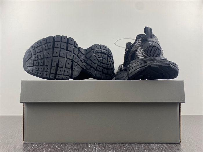 ba*len*cia*ga -phanT0m sneaker