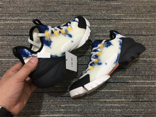 DR  Sneakers