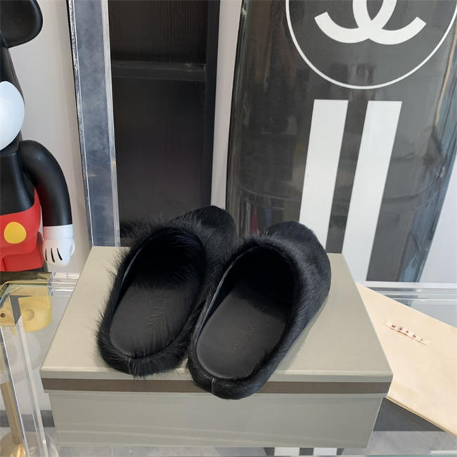 Ma*n1 slipper