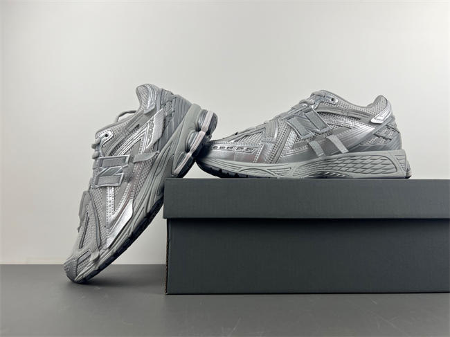 new Ba1an*e concrete silver metallic  m1906ag