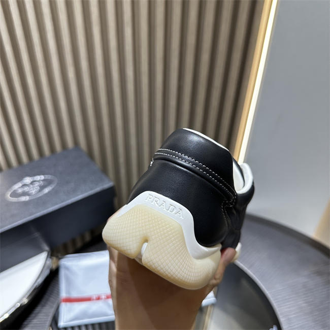 Pra*a sneaker